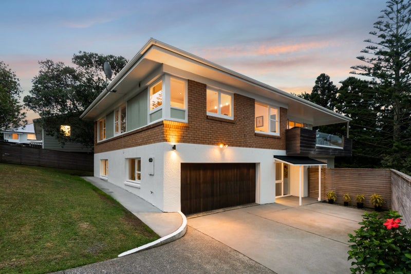 4 McDowell Crescent, Hillcrest, Auckland - Carousel 1