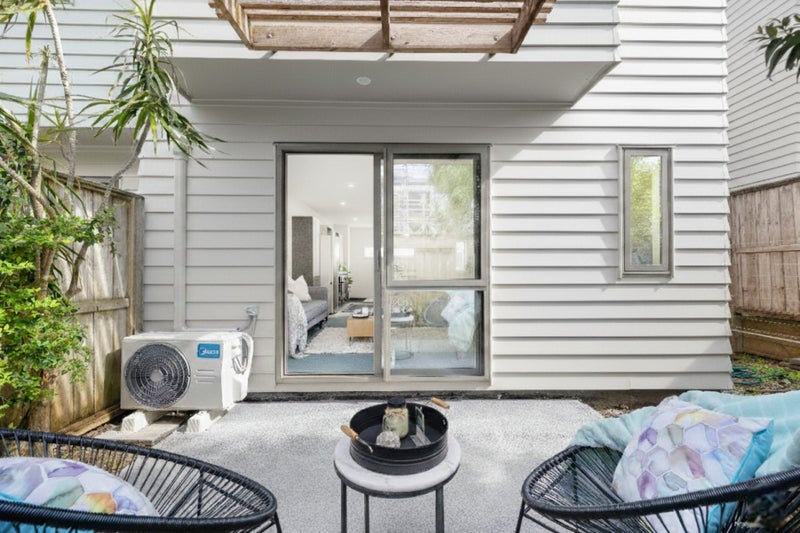 50/21 Hunters Park Drive, Three Kings, Auckland - Carousel 2