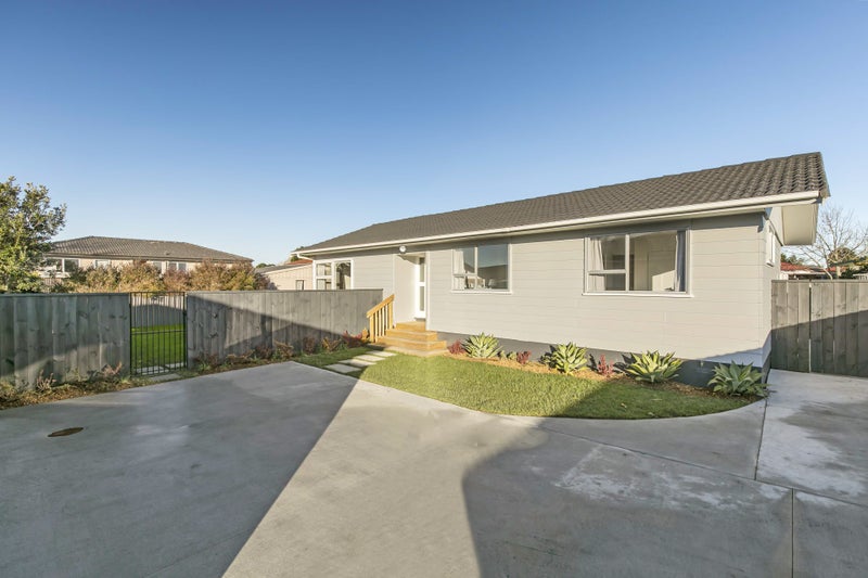 13A Harwell Place, Mangere, Auckland - Carousel 1