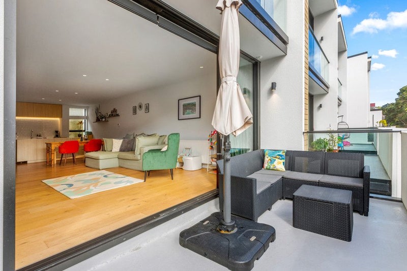5 Jean Caldwell Way, Island Bay, Wellington - Carousel 2