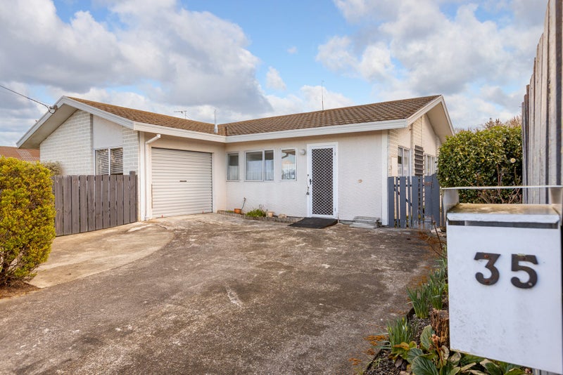 35 Oak Street, Masterton - Carousel 1