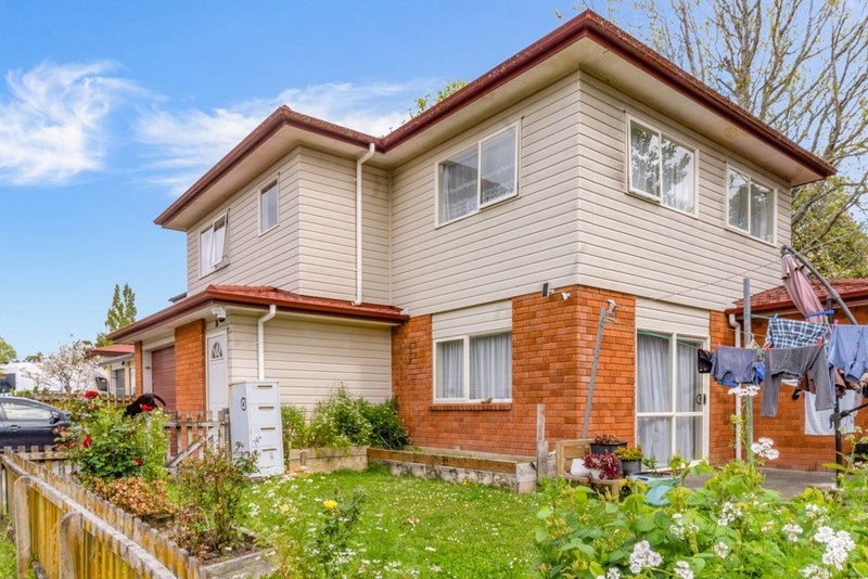 15 Sari Place, Massey, Auckland - Carousel 2