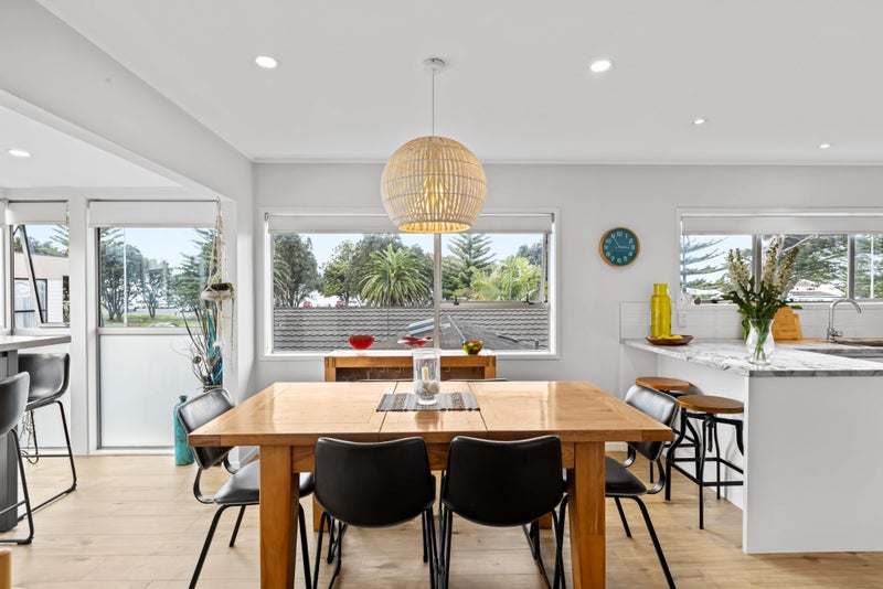 2/252 Hibiscus Coast Highway, Orewa, Orewa - Carousel 1