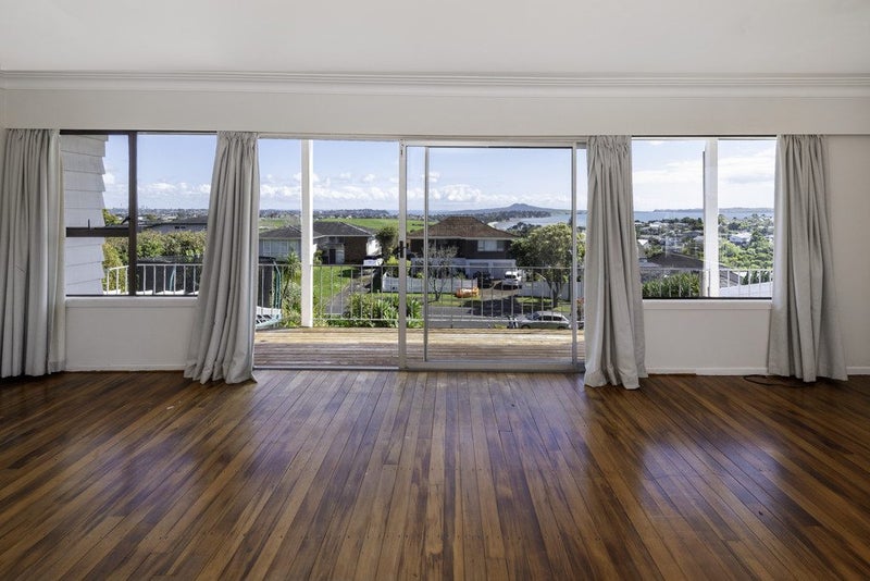 12 Copperfield Terrace, Mellons Bay, Auckland - Carousel 2