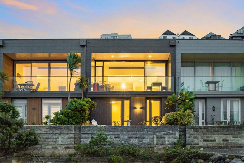 13/305 Evans Bay Parade, Hataitai, Wellington - Carousel 1