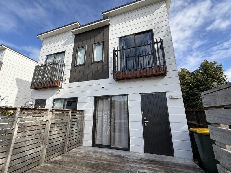 4A Roby Street, Te Atatu Peninsula, Auckland - Carousel 1