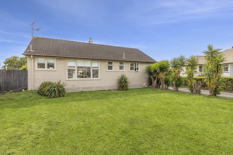 15 Willis Street, Bader, Hamilton - Carousel 1