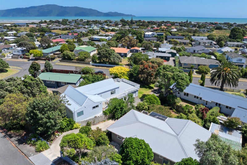 5 Sunset Terrace, Waikanae Beach, Waikanae - Carousel 2
