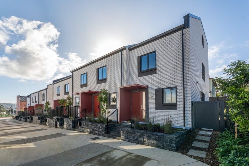 14 Tupuke Lane, Mount Roskill, Auckland - Carousel 1