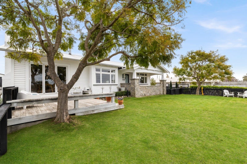 1 Ormond Road, Hospital Hill, Napier - Carousel 21