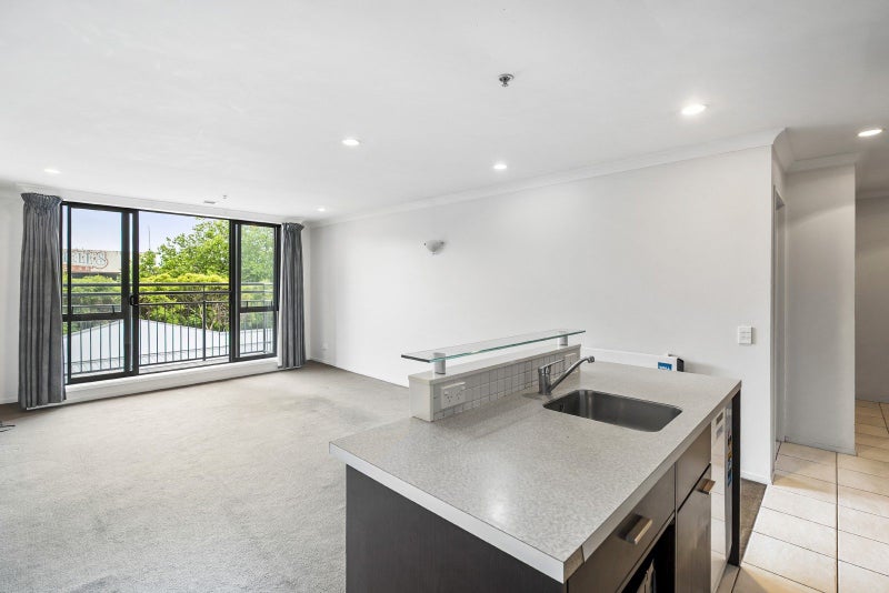 2J/160 Symonds Street, Grafton, Auckland - Carousel 1