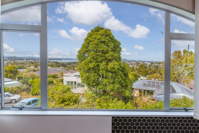 4/70 Raleigh Road, Northcote, Auckland - Carousel 1