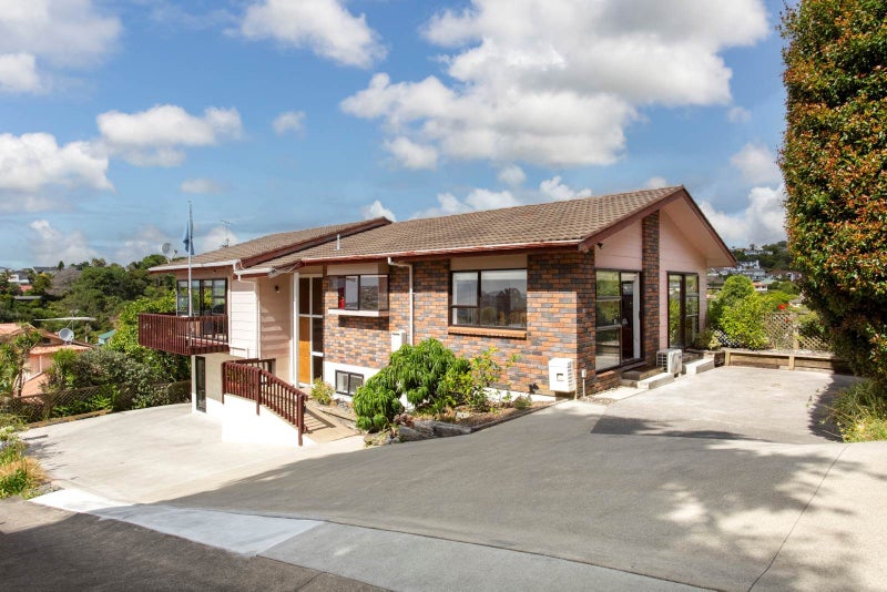 21 Barker Rise, Northcross, Auckland - Carousel 1