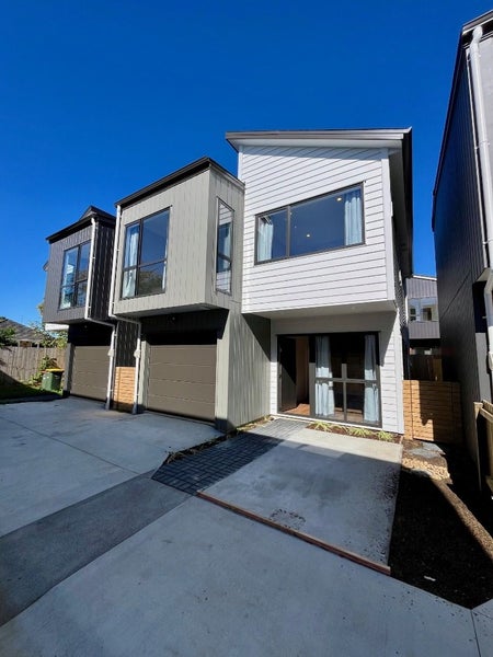 14D Serjeant Street, Henderson, Auckland - Carousel 1