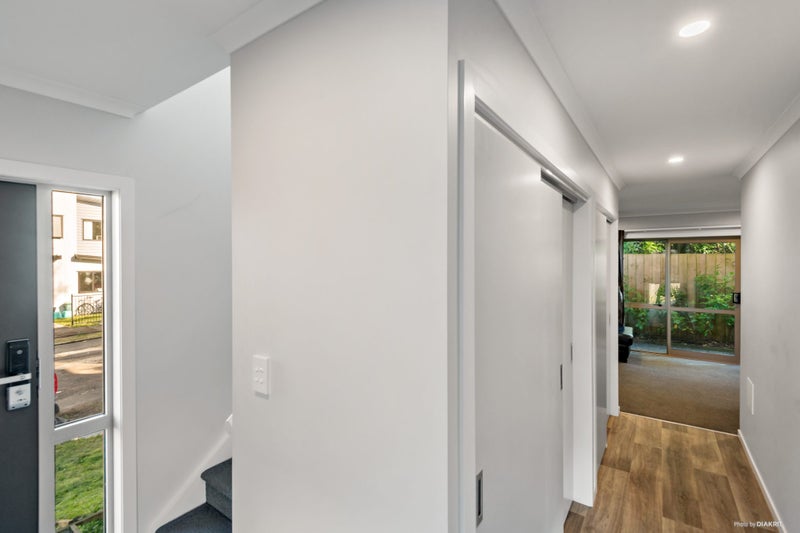 1/10 Gazeley Avenue, Silverdale, Hamilton - Carousel 15