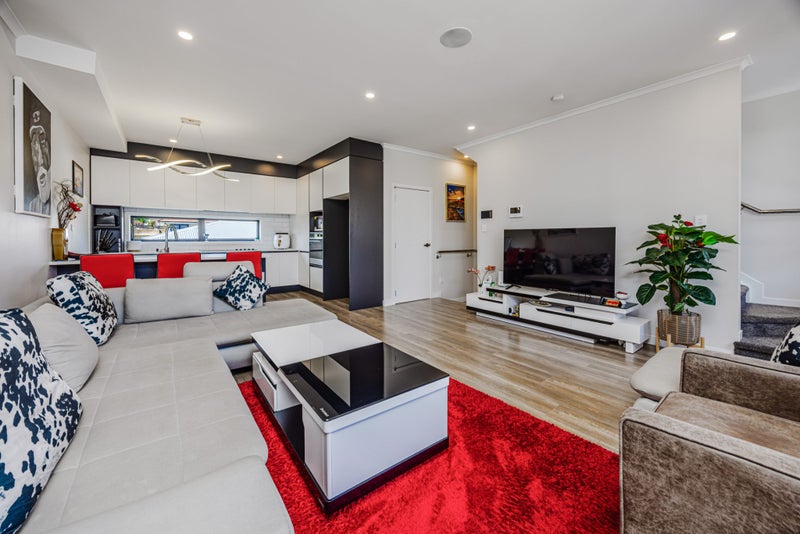 2/5 Ayr Road, Pakuranga, Auckland - Carousel 2
