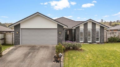 8 Millbrae Place, Pokeno - Carousel 1
