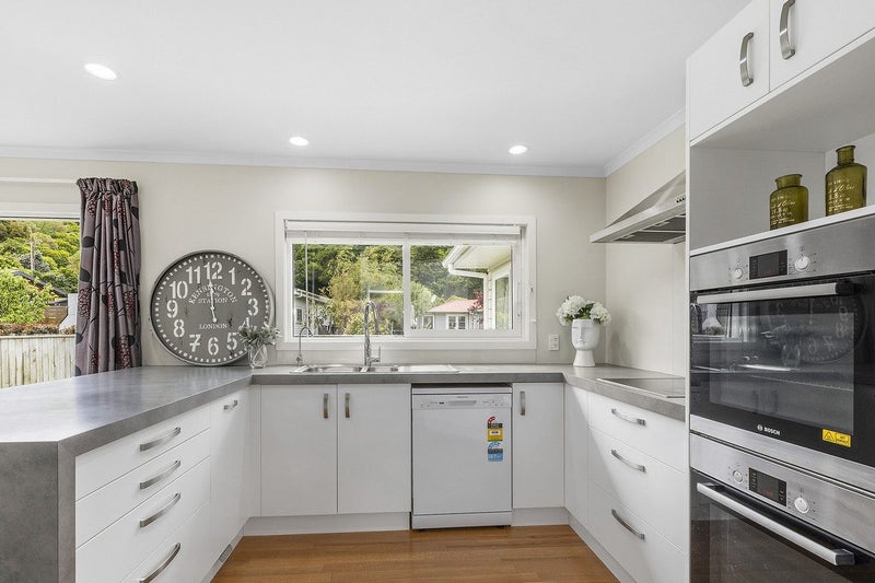 60 Airlie Road, Plimmerton, Porirua - Carousel 2