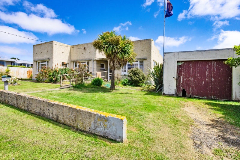 21 Henderson Street, Bluff - Carousel 14