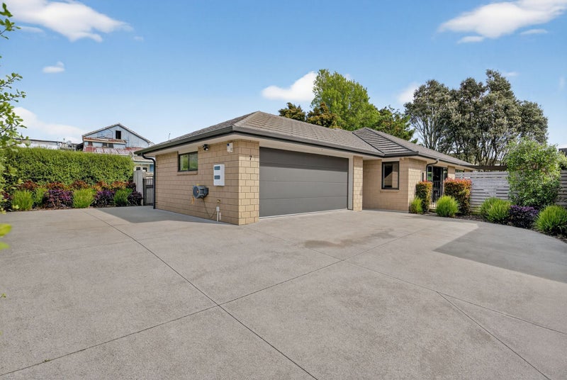 7 Abernethy Way, Patumahoe, Pukekohe - Carousel 1