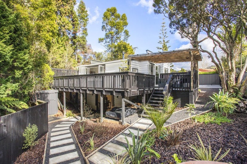 218 Woodlands Park Road, Titirangi, Auckland - Carousel 1