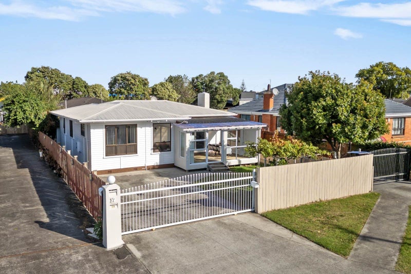 15 Motatau Road, Papatoetoe, Auckland - Carousel 1