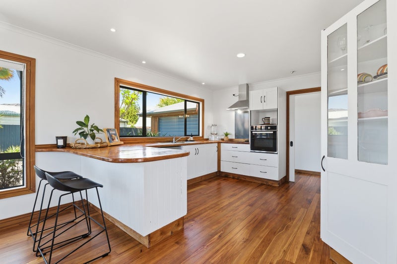 19 Ranfurly Terrace, Pyes Pa, Tauranga - Carousel 1