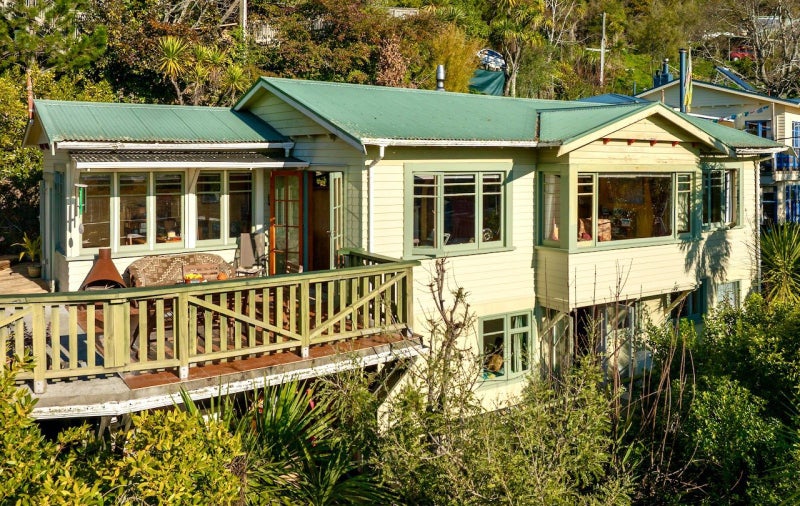 83 Cleveland Terrace, Nelson, Nelson - Carousel 1
