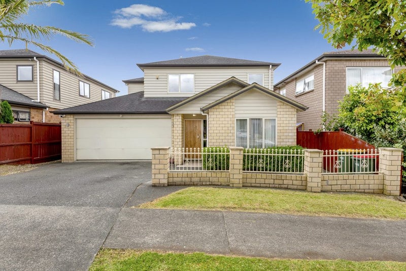 36 Dromoland Drive, Flat Bush, Auckland - Carousel 1