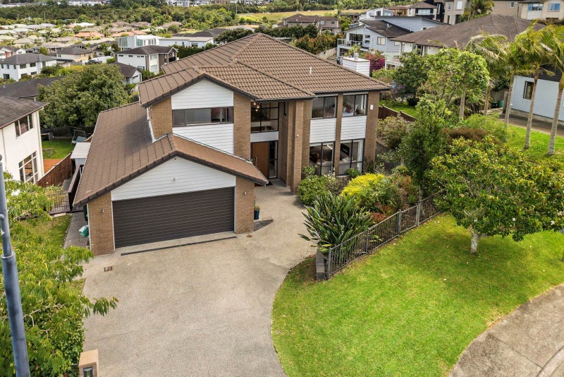 8 Hilton Close, Fairview Heights, Auckland - Carousel 1
