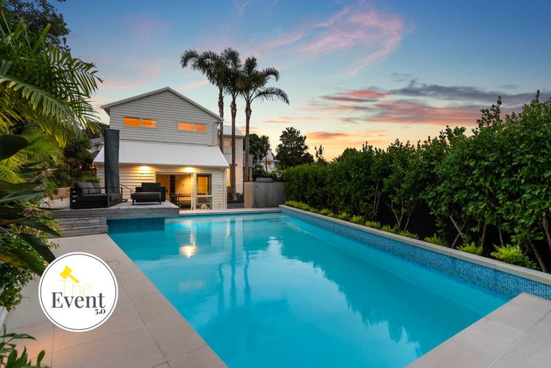 2/1 Gray Crescent, Torbay, Auckland - Carousel 1