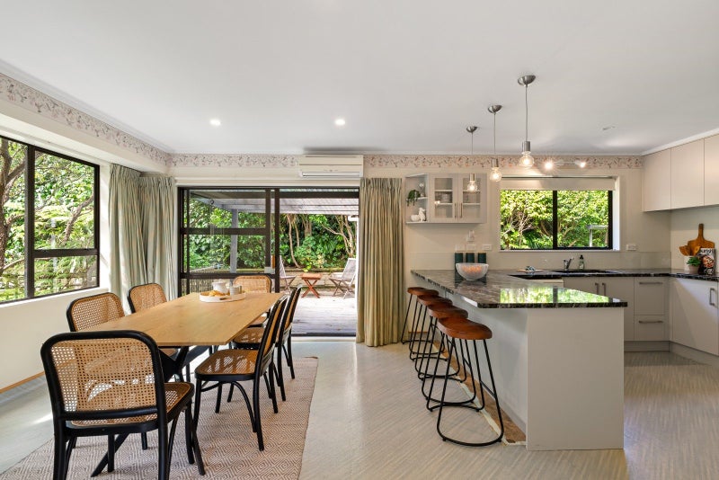 23B Thatcher Crescent, Crofton Downs, Wellington - Carousel 2