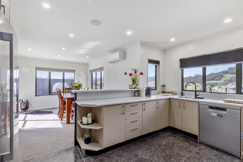 2 Endeavour Drive, Whitby, Porirua - Carousel 2