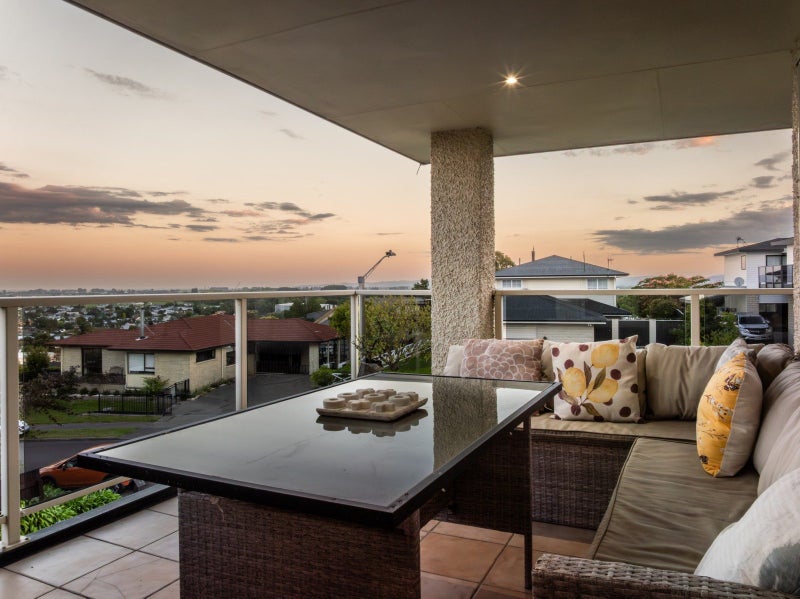 76A CHURCHILL DRIVE, TARADALE, NAPIER - Carousel 2