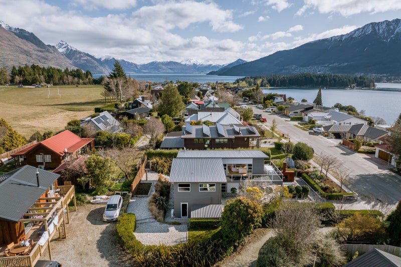 73 Oregon Drive, Kelvin Heights, Queenstown - Carousel 2