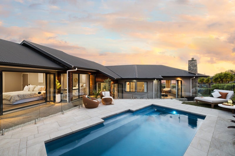 10 The Dales, Dinsdale, Hamilton - Carousel 1