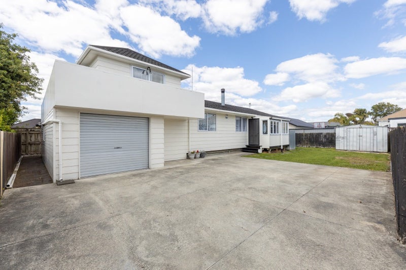 11 Perrin Place, Kelvin Grove, Palmerston North - Carousel 1