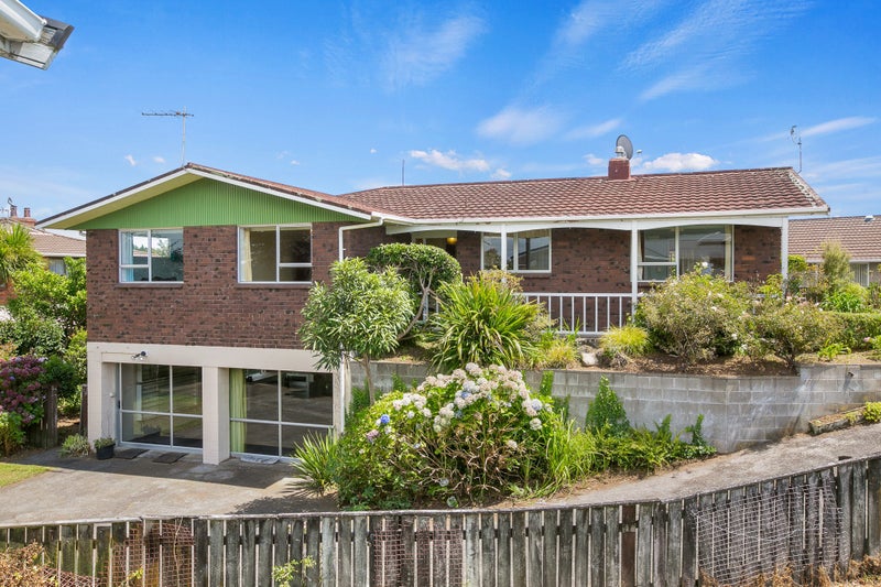 7 Bushview Place, Upper Vogeltown, New Plymouth - Carousel 1