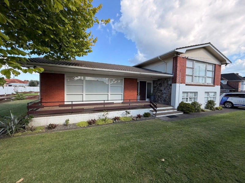 79 Birdwood Avenue, Papatoetoe, Auckland - Carousel 1