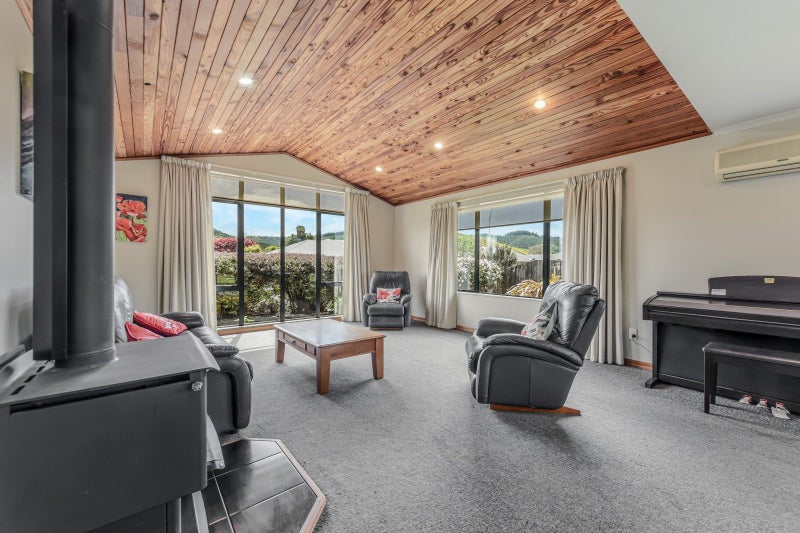 61 Lord Auckland Road, Wakefield - Carousel 2