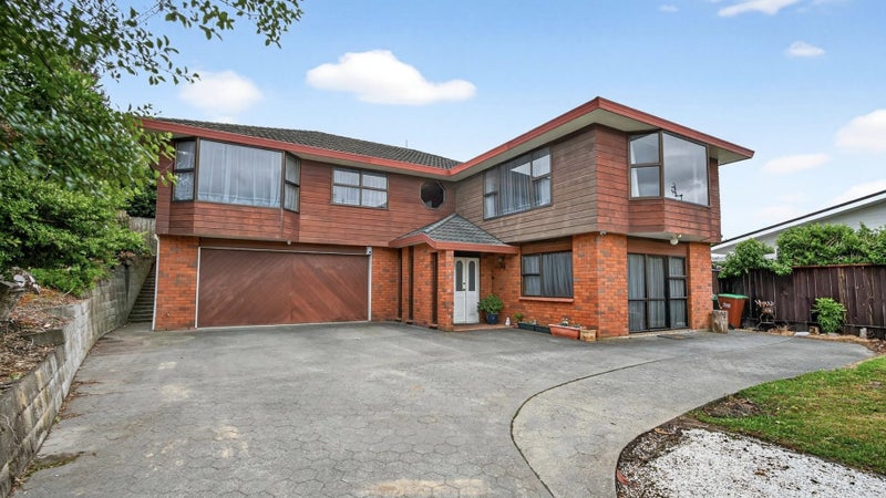22 Puriri Crescent, Lansdowne, Masterton - Carousel 1