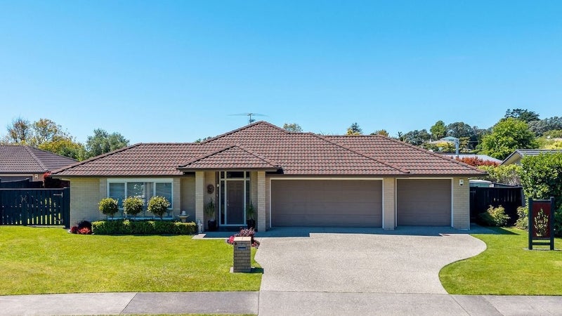 9 Pony Park Place, Beachlands, Auckland - Carousel 1