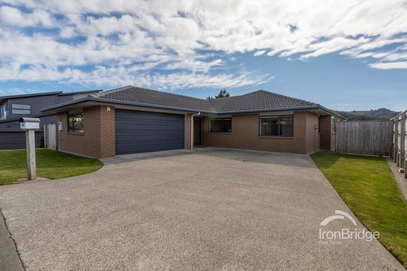 13 Percy Kinsman Crescent, Riverstone Terraces, Upper Hutt - Carousel 2