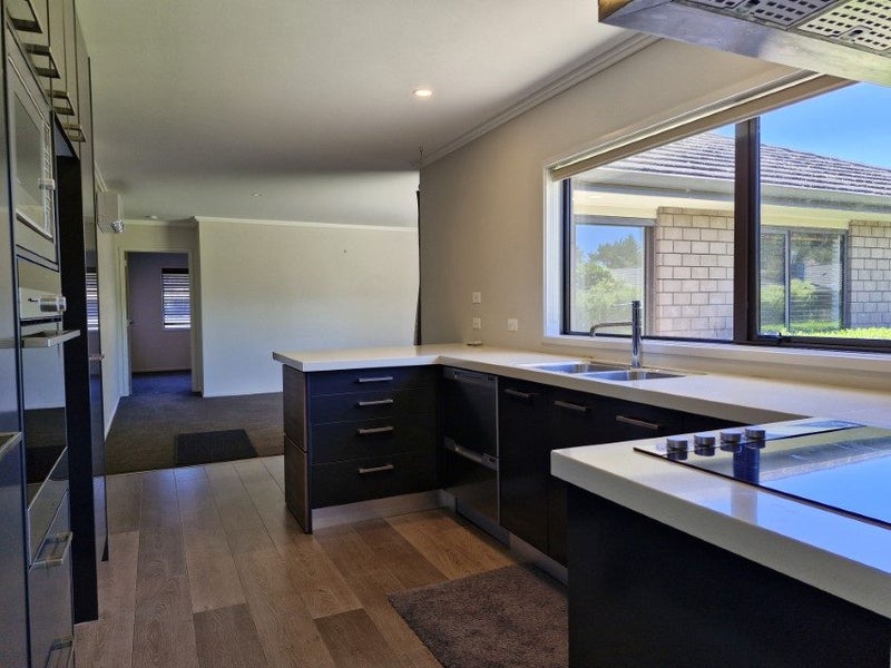 11 Wentworth Lane, Waiwhakaiho, New Plymouth - Carousel 2