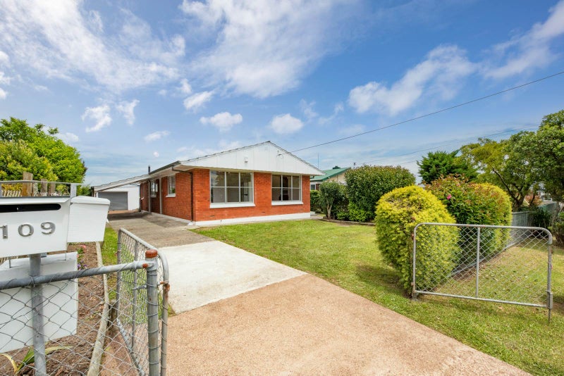 109 Sunnyside Road, Sunnyvale, Auckland - Carousel 1