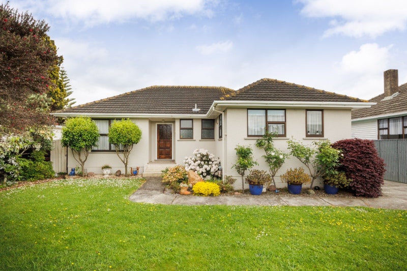 9 Bristol Crescent, Roslyn, Palmerston North - Carousel 1