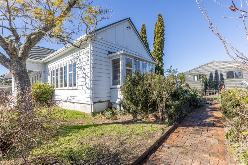 49 Busby Hill, Havelock North, Havelock North - Carousel 2