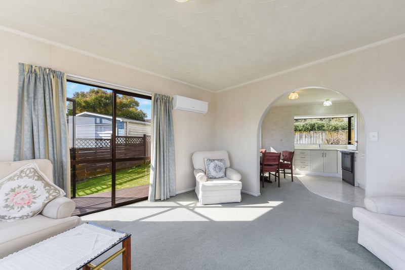 4 Washbourn Drive, Richmond, Richmond - Carousel 2