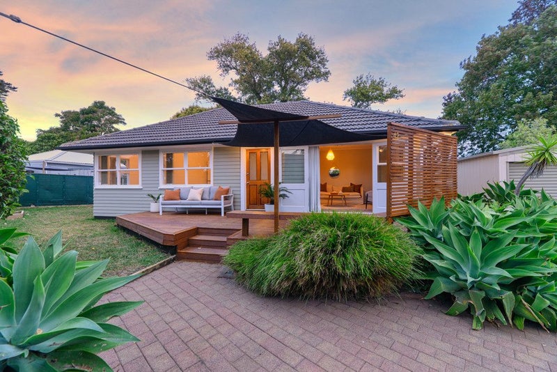 42 Hereford Street, Te Atatu Peninsula, Auckland - Carousel 1