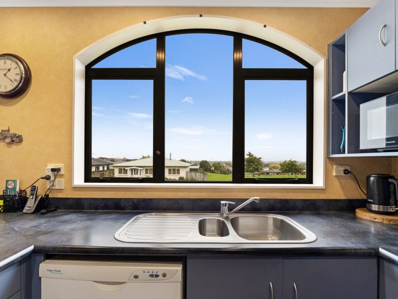 88 Parnell Heights, KELVIN GROVE, PALMERSTON NORTH - Carousel 2